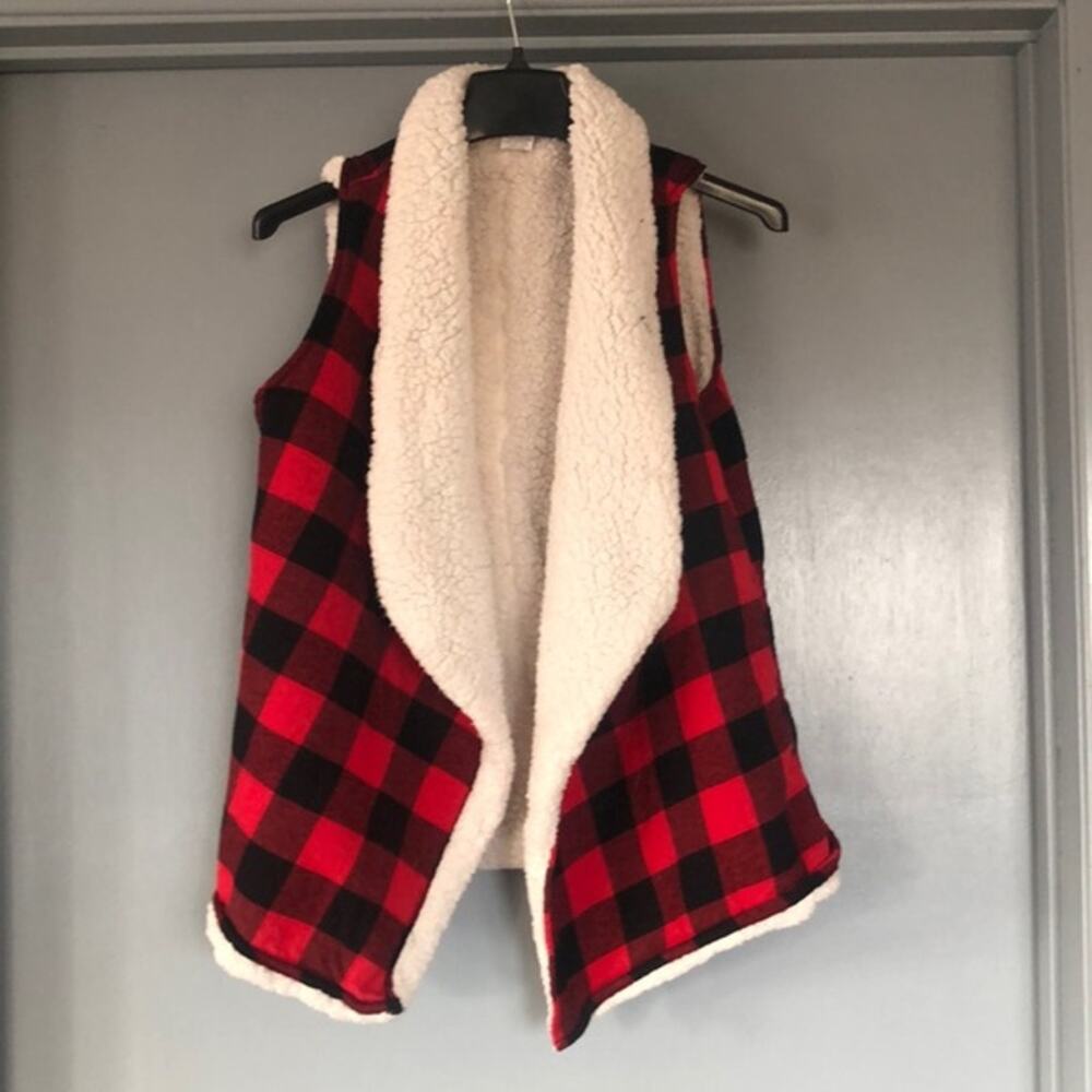 Derek Heart Womens Medium Red Black Buffalo Plaid Open Vest Faux Fur Lining